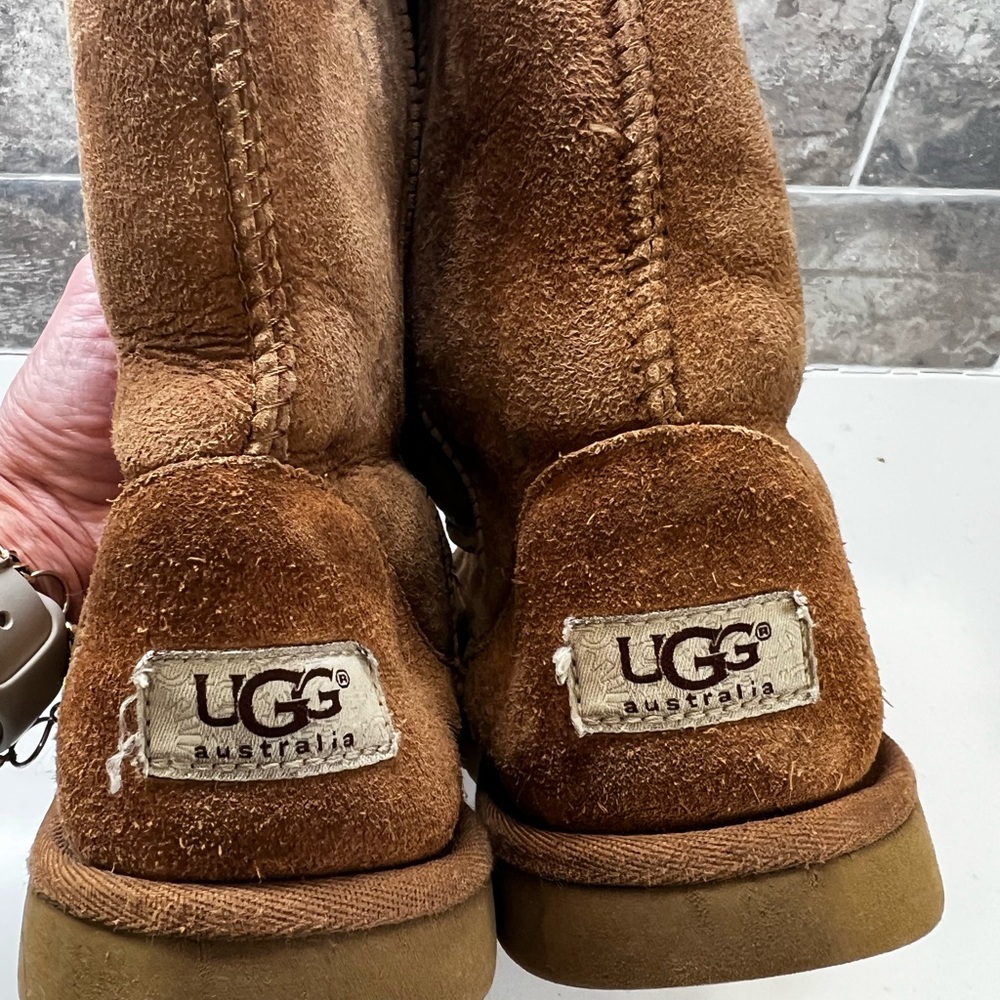 Big kids size 4 Ugg classic tall boot on chestnut